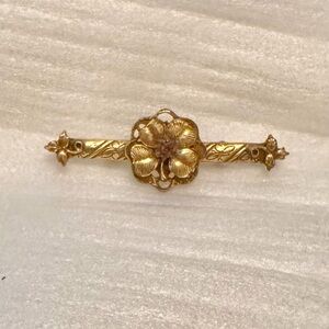 Elegant Gold Clover Brooch Bar Pin